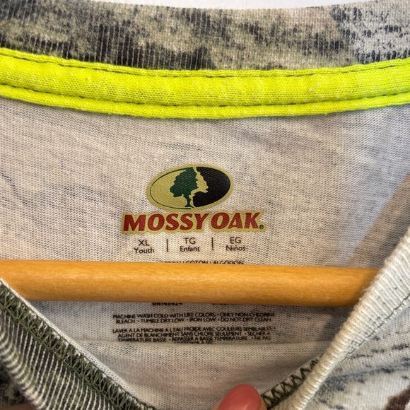 Mossy Oak Green and Brown Short Sleeve Tee - Picture 3 of 3
